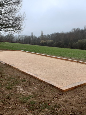 Photo d'un terrain de pétanque en Aurignac de calibre 0/11