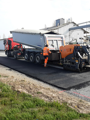 Photo d'une application d’enrobé à chaud