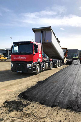 camion sur un chantier routier